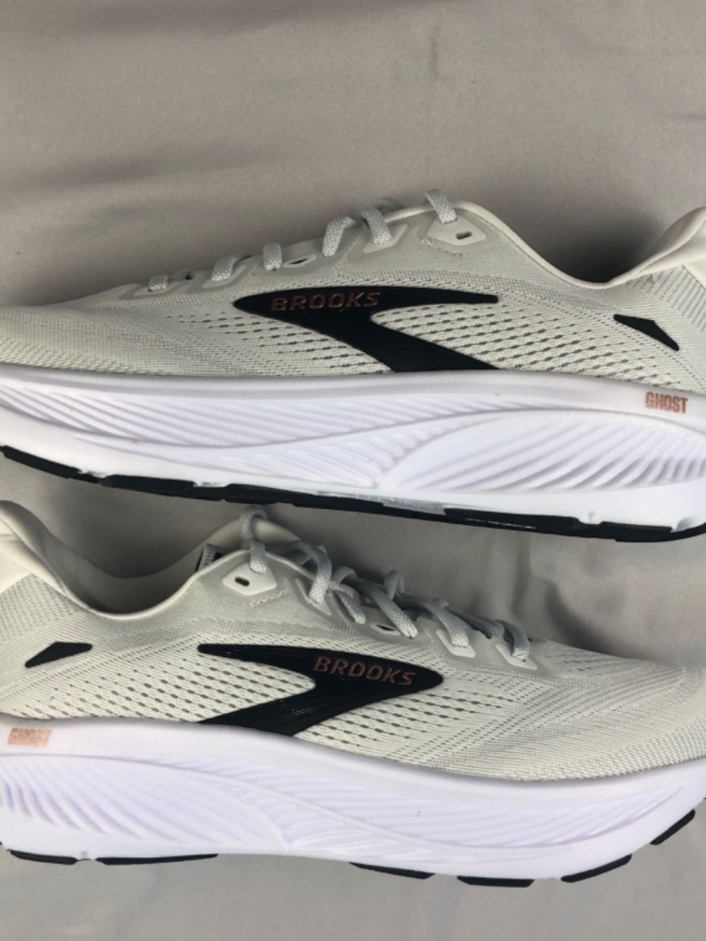 NIB Brooks Ghost 18 Wh/Blk/Rose Gold Womens Sneakers 120482-1B-105 Size 11B - Picture 7 of 12